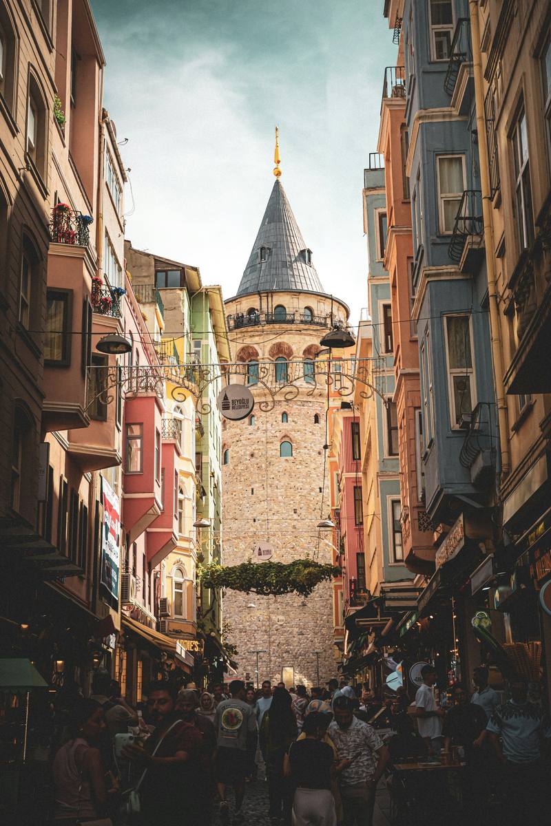 İstiklal Caddesi'nden Galata Kulesi